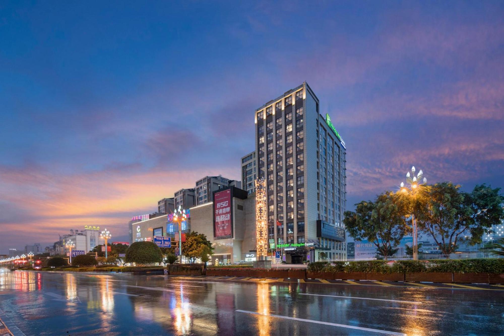 Holiday Inn Express - Xichang City Center By Ihg Екстериор снимка